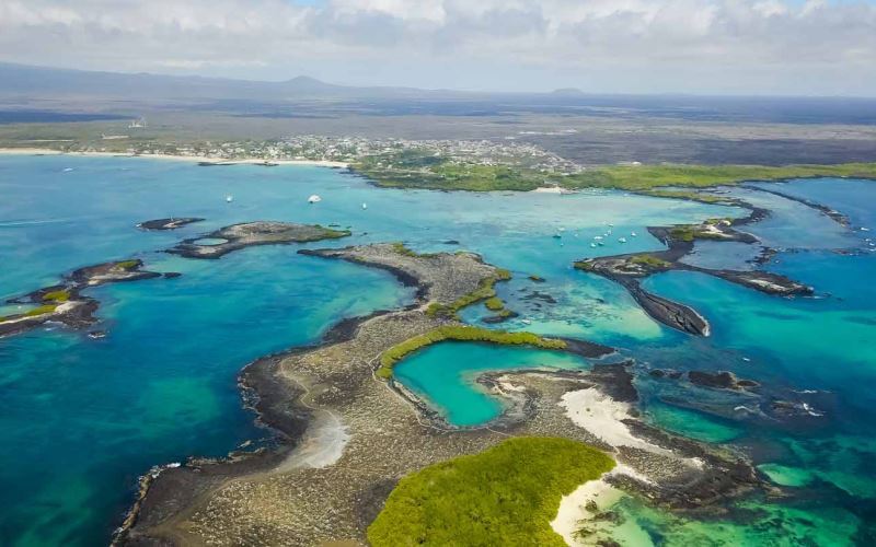 Tintoreras islets in Galapagos islands with My Trip Ecuador